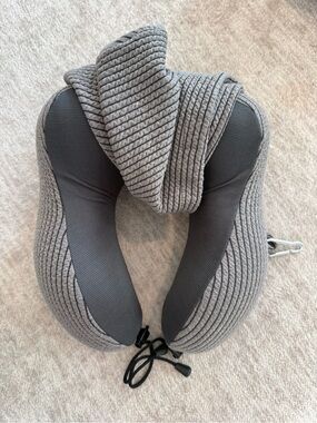 GFORCE Gray Travel Neck Pillow with carrying case.
